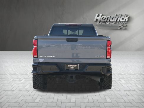 Used 2025 Chevrolet Silverado 2500 ZR2 w/ Technology Package image 9