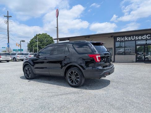 Used 2018 Ford Explorer XLT w/ Equipment Group 202A AWD/4WD image 9