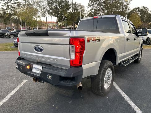 Used 2019 Ford F250 XL w/ STX Appearance Package image 9