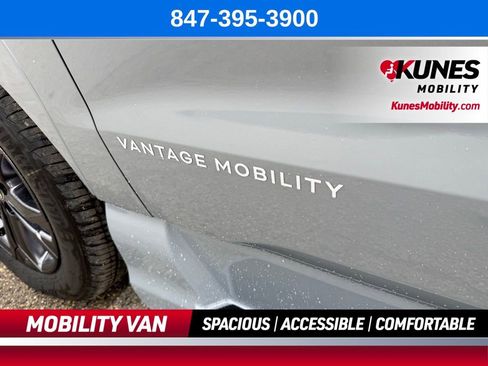 Used 2025 Toyota Sienna XSE w/ XSE Plus Package AWD/4WD image 9