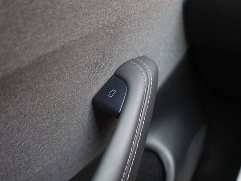Used 2025 Tesla Model 3 Long Range RWD image 39