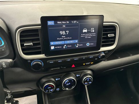 Used 2023 Hyundai Venue SEL image 28