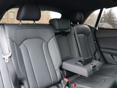 Used 2025 Audi Q8 Prestige w/ Prestige Package image 17