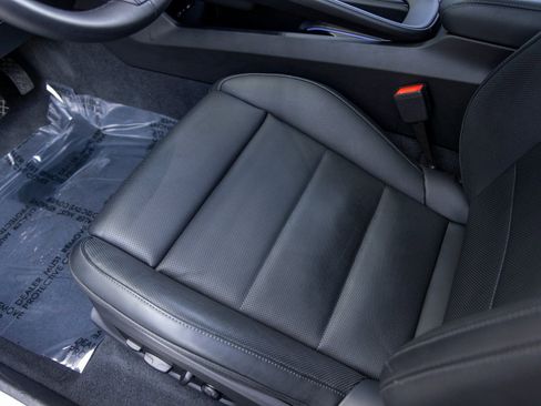 Certified 2025 Porsche Macan 4 Electric image 25