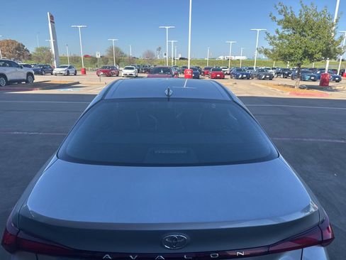 Used 2022 Toyota Avalon XLE w/ Moonroof Package image 14