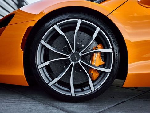 Used 2025 McLaren Artura Spider RWD image 3