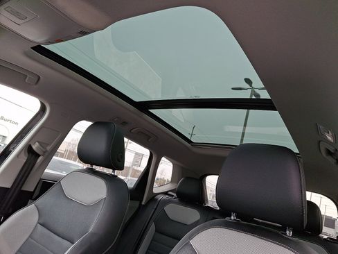 Used 2023 Volkswagen Taos SEL image 13