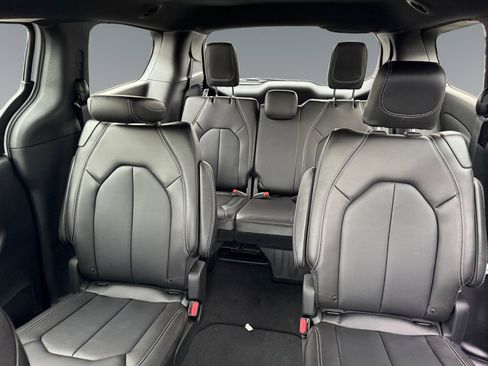 New 2026 Chrysler Pacifica Select image 13