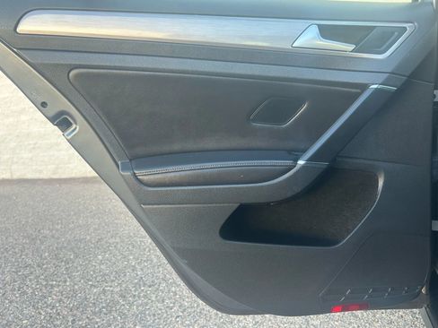 Used 2015 Volkswagen Golf TDI S image 18