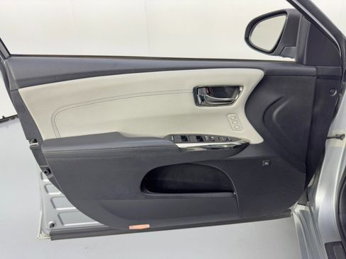 Used 2016 Toyota Avalon Limited w/ Toyota Safety Sense Package image 39