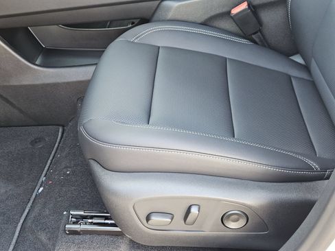 New 2027 Chevrolet Traverse LT w/ Midnight/Sport Edition FWD image 24