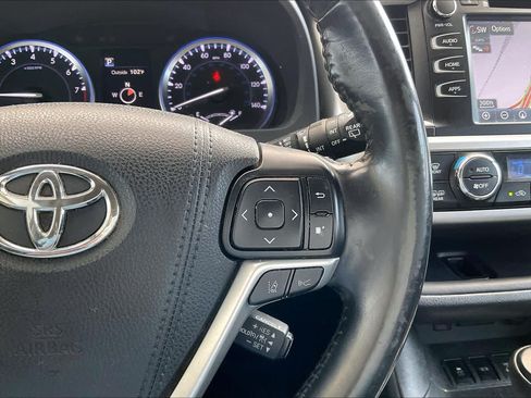 Used 2017 Toyota Highlander SE AWD/4WD image 25