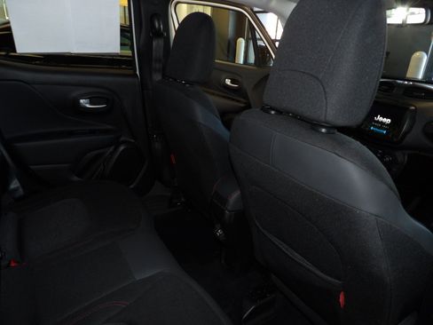 Used 2023 Jeep Renegade Trailhawk AWD/4WD image 16
