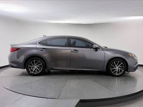 Used 2018 Lexus ES 350 w/ Luxury Package w/Wood Trim FWD image 9
