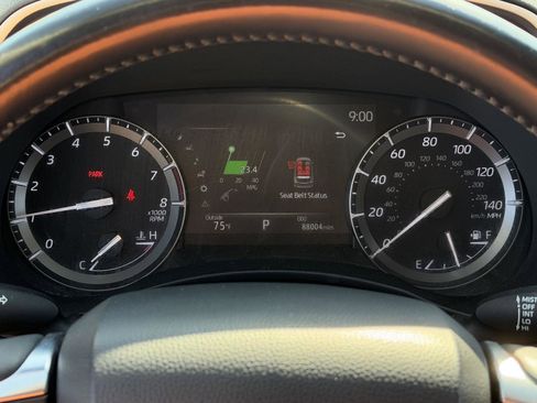 Used 2020 Toyota Highlander XLE AWD/4WD image 11