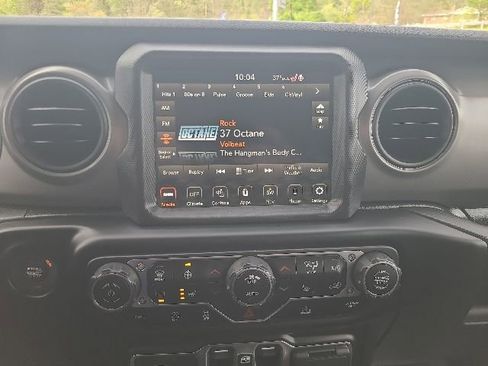 Used 2022 Jeep Gladiator Sport AWD/4WD image 16