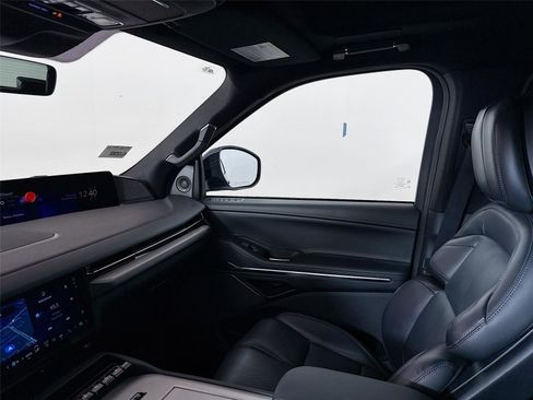 Used 2025 Lincoln Navigator Reserve w/ Jet Appearance Package image 22