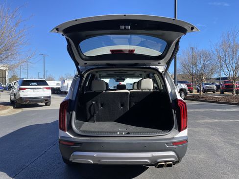 Used 2022 Kia Telluride EX image 11