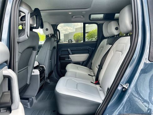 Used 2025 Land Rover Defender 110 S image 15