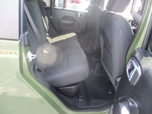 Used 2021 Jeep Gladiator Sport image 10