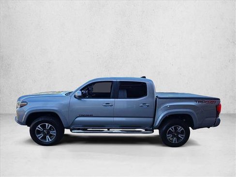 Used 2018 Toyota Tacoma TRD Sport image 8