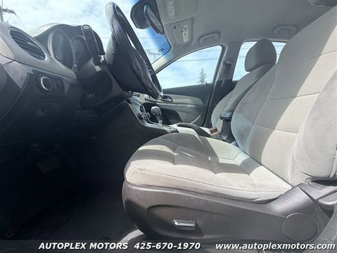 Used 2014 Chevrolet Cruze LT FWD image 17