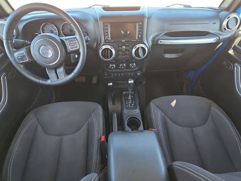 Used 2015 Jeep Wrangler Unlimited Sahara image 9