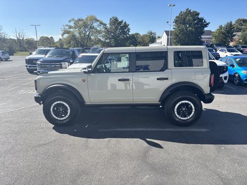 New 2025 Ford Bronco Badlands image 7