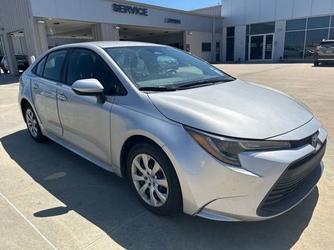 Used 2023 Toyota Corolla LE image 2