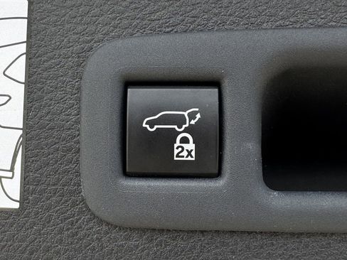 Used 2024 Toyota Sienna XLE w/ XLE Plus Package AWD/4WD image 30