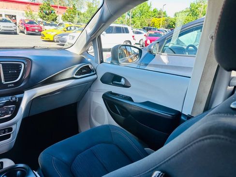 Used 2017 Chrysler Pacifica Touring Plus w/ Security Group FWD image 12