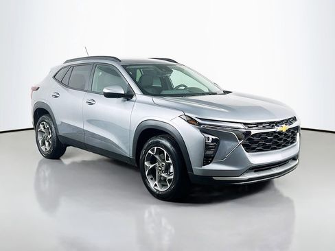 New 2026 Chevrolet Trax LT w/ LT Convenience Package FWD image 3