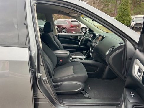 Used 2018 Nissan Pathfinder SV image 32