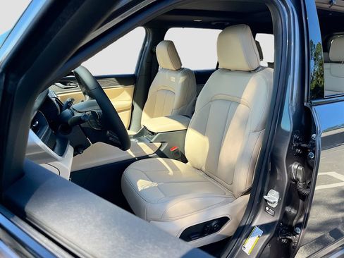 New 2025 Jeep Grand Cherokee L Limited w/ Luxury Tech Group II image 19