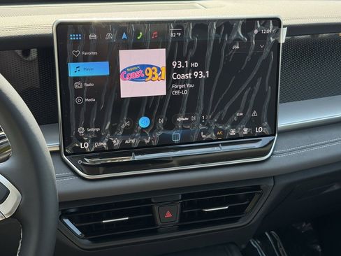 New 2025 Volkswagen Tiguan SE image 35