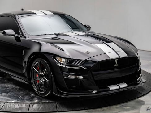 Used 2021 Ford Mustang Shelby GT500 w/ Carbon Fiber Track Pack image 34