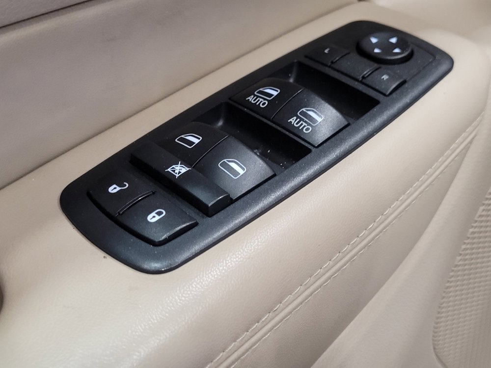 Used 2018 Jeep Grand Cherokee Laredo AWD/4WD image 27