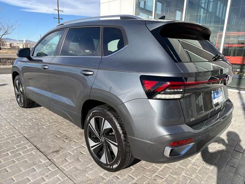 Certified 2025 Volkswagen Taos SE image 5