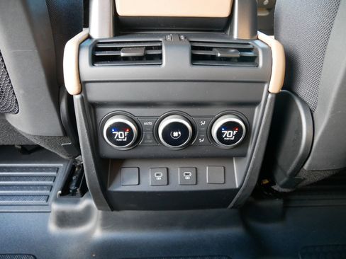 Used 2025 Land Rover Defender 110 V8 image 18