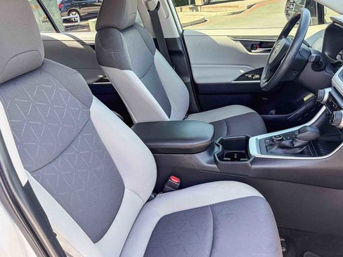 Used 2022 Toyota RAV4 XLE w/ Convenience Package image 16