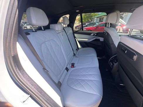 Used 2025 BMW X5 xDrive40i w/ M Sport Package AWD/4WD image 16
