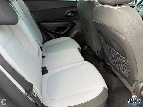 Used 2021 Chevrolet Trax LS image 14