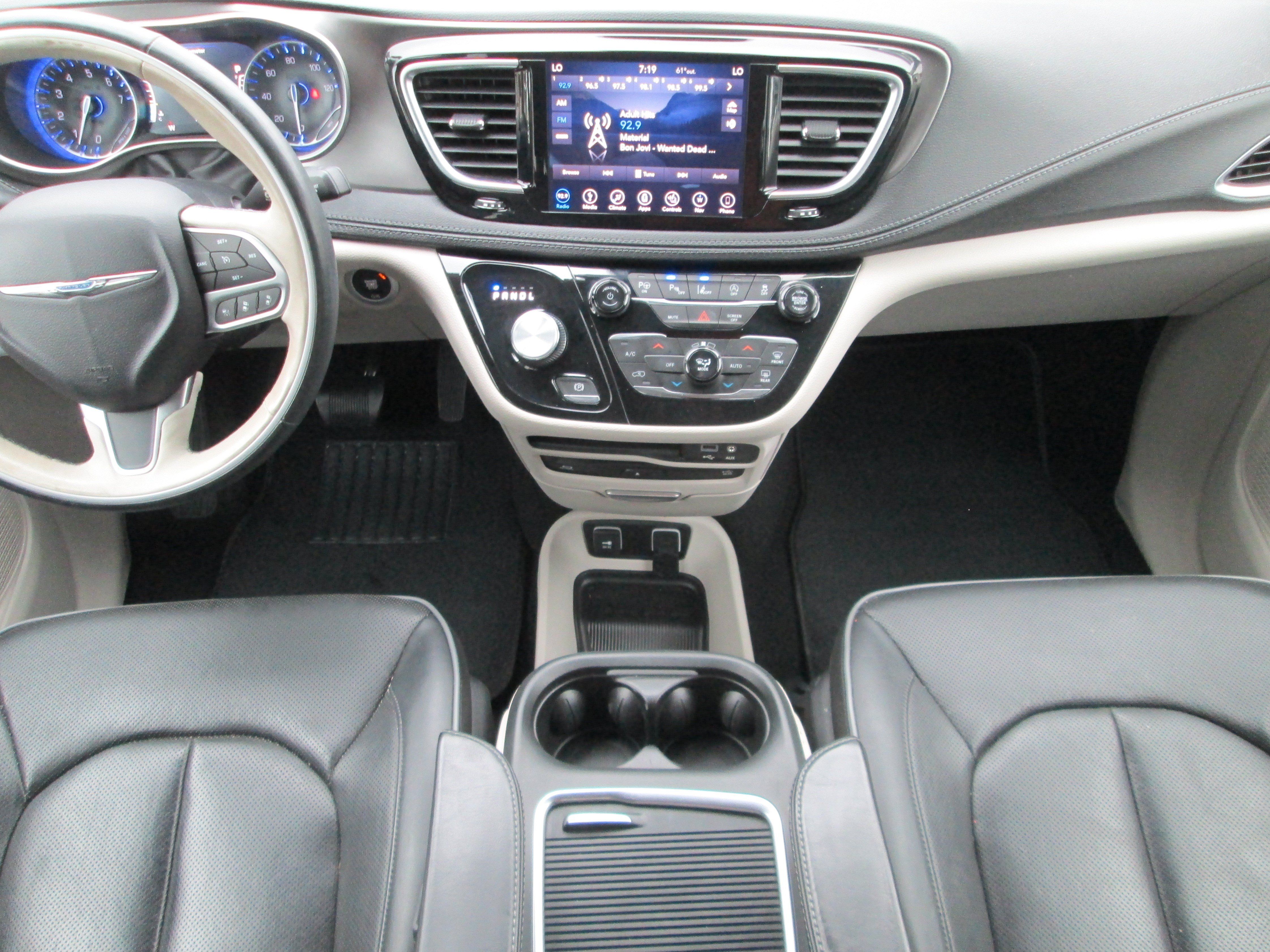 Used 2019 Chrysler Pacifica Limited w/ Advanced Safetytec Group FWD image 18