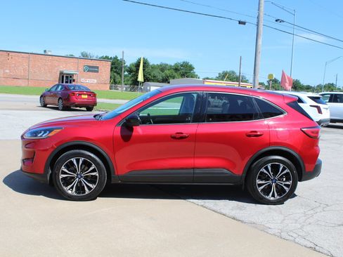 Used 2022 Ford Escape SE w/ SE Sport Appearance Package AWD/4WD image 9