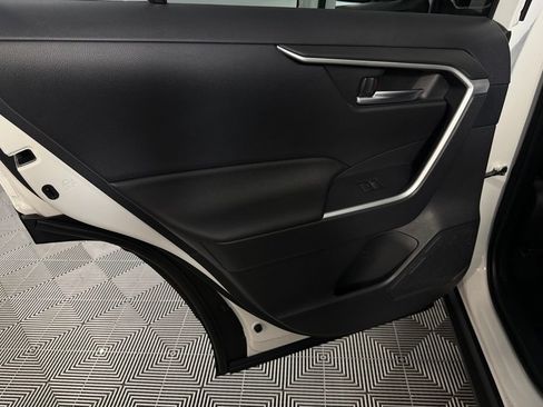 Used 2025 Toyota RAV4 SE AWD/4WD image 28