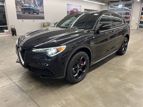 Used 2022 Alfa Romeo Stelvio Ti image 1