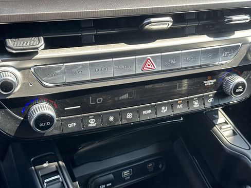 Used 2023 Kia Telluride S w/ S Sunroof Package FWD image 16
