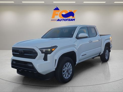 Certified 2026 Toyota Tacoma SR5 AWD/4WD image 1