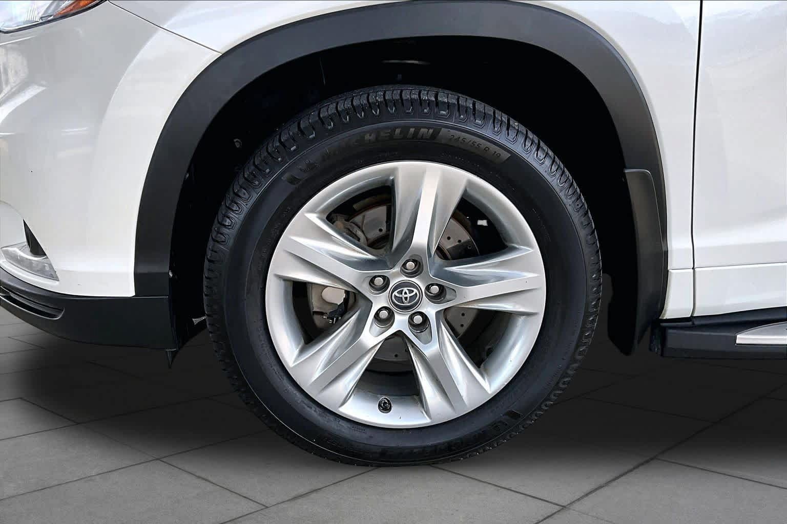 Used 2016 Toyota Highlander Limited FWD image 10