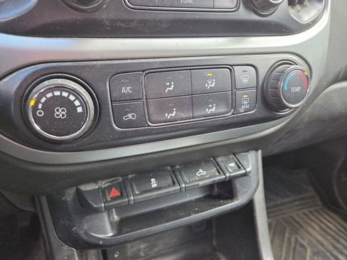 Used 2015 Chevrolet Colorado LT w/ LT Convenience Package image 12